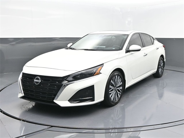 2025 Nissan Altima SV's photo