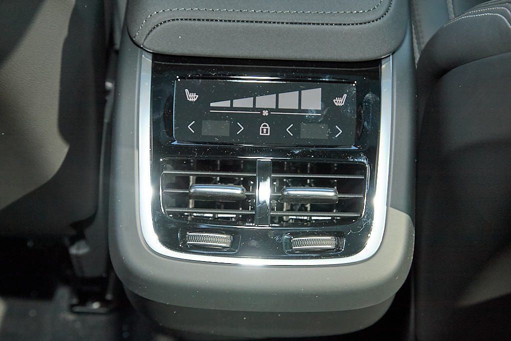 2026 VOLVO XC60 - Image 21