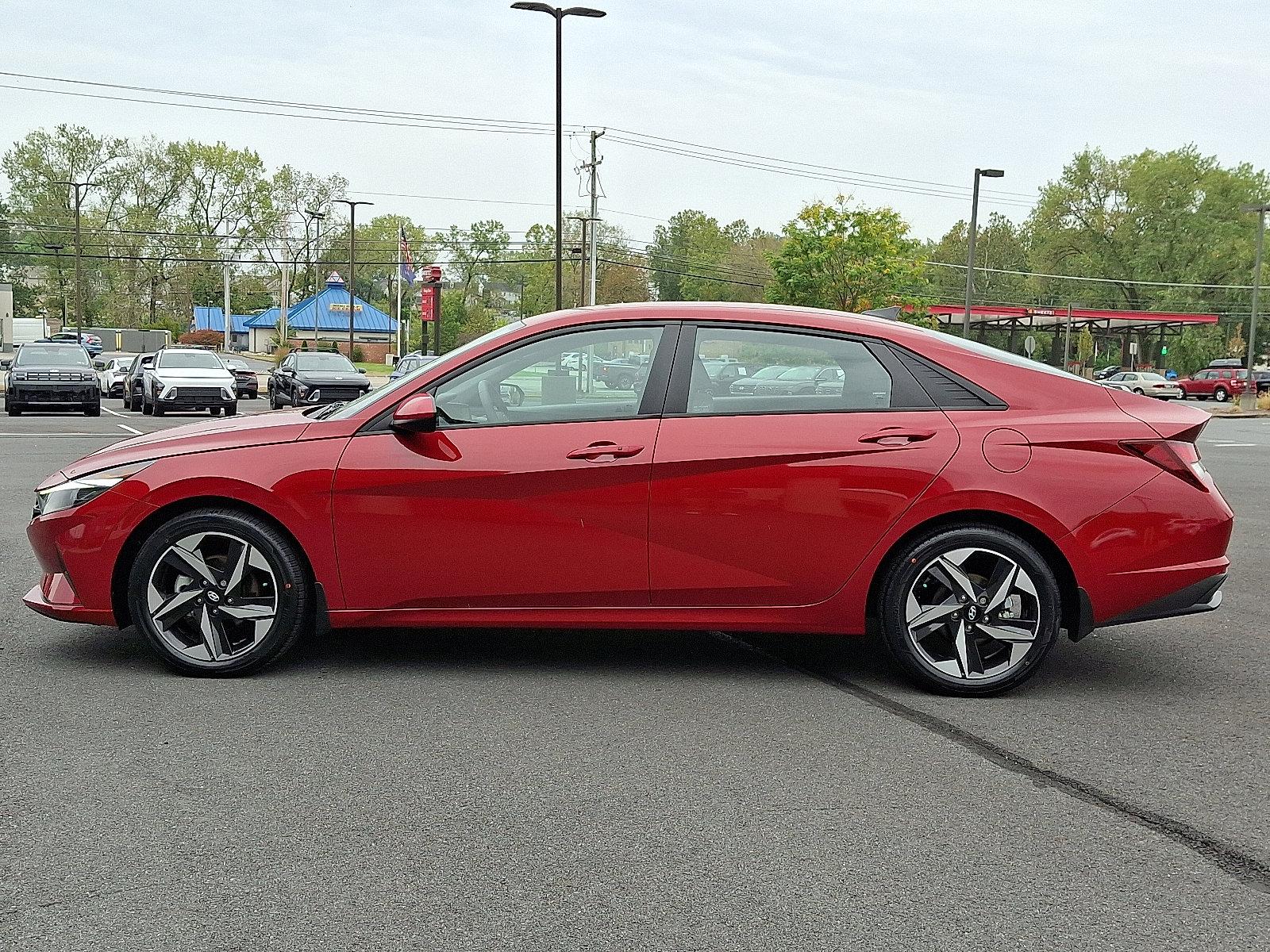 2023 Hyundai Elantra SEL photo 4