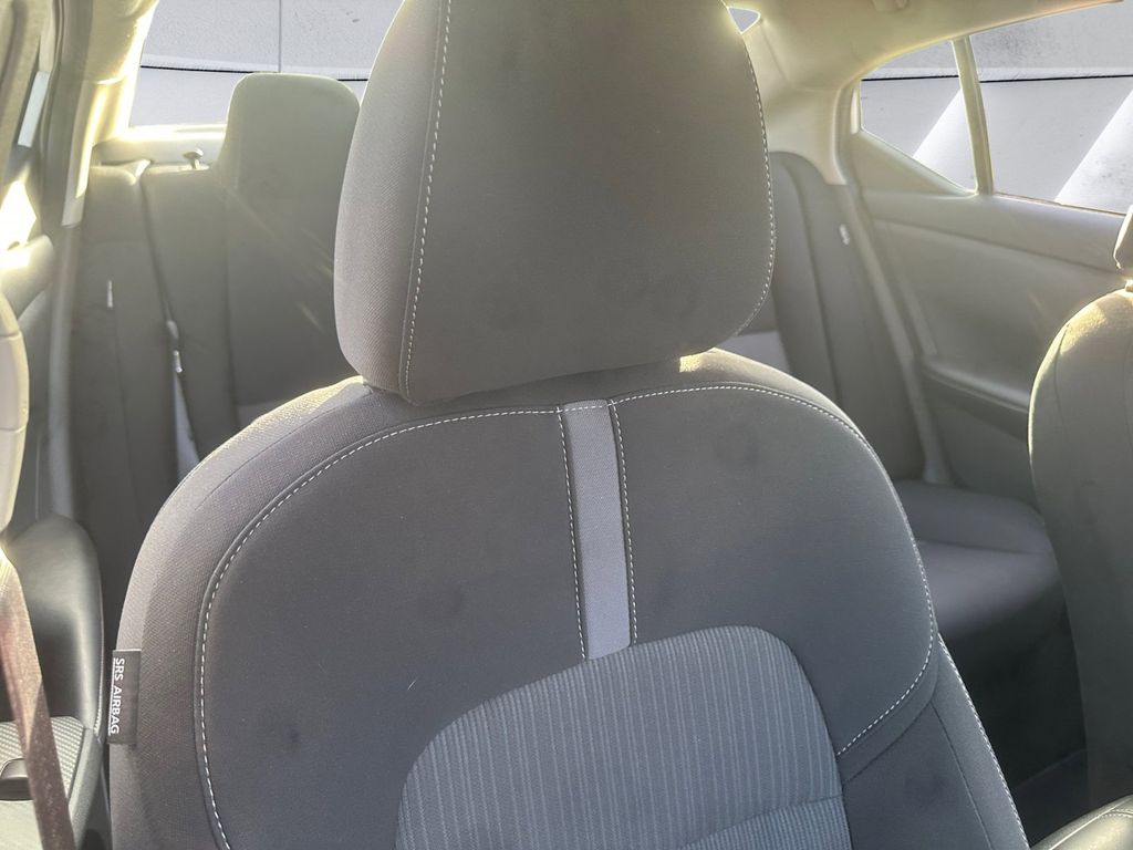 2025 Nissan Sentra SV photo 13