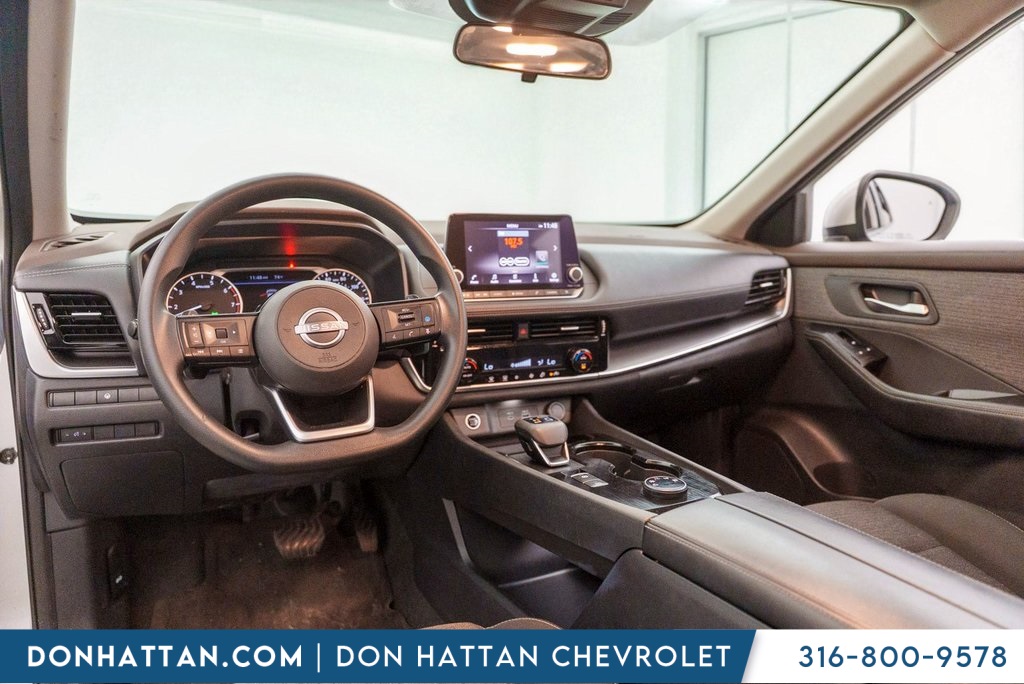 2022 Nissan Rogue SV photo 3
