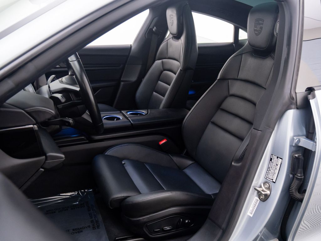 2021 Porsche Taycan Base photo 14