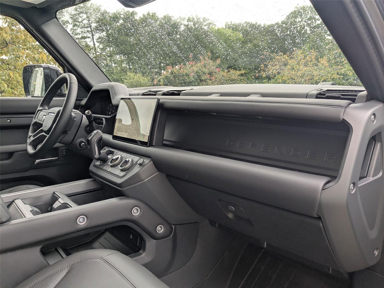 2025 Land Rover Defender 110 X-Dynamic SE photo 32