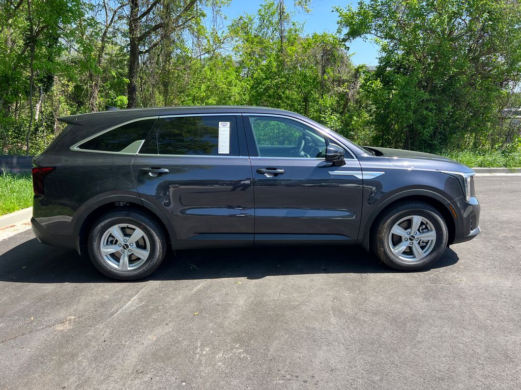 2025 Kia Sorento LX photo 7