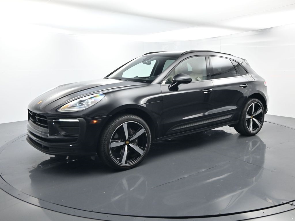 2024 Porsche Macan's photo