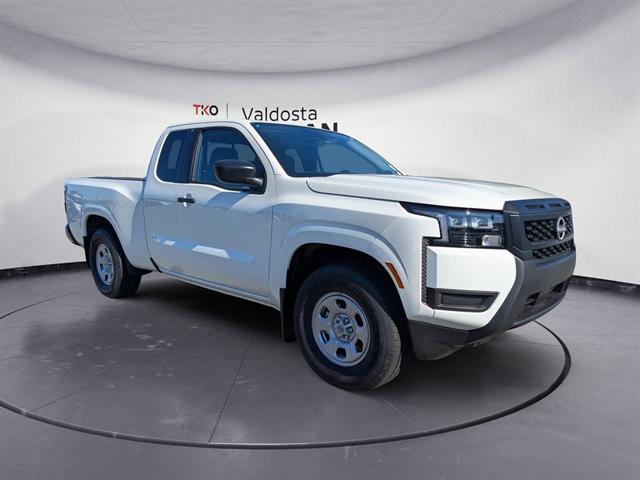 2026 Nissan Frontier S's photo