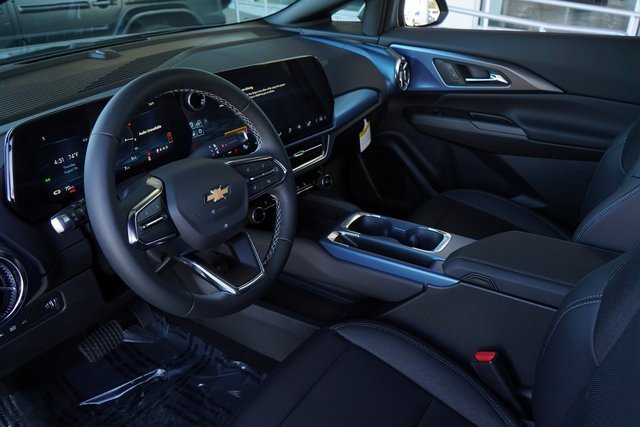 2025 Chevrolet Equinox EV 1LT photo 2