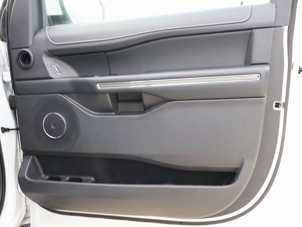 2023 Ford Expedition XLT photo 4