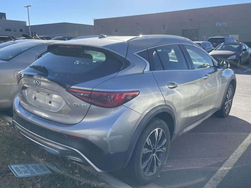 2019 Infiniti QX30 Luxe photo 4