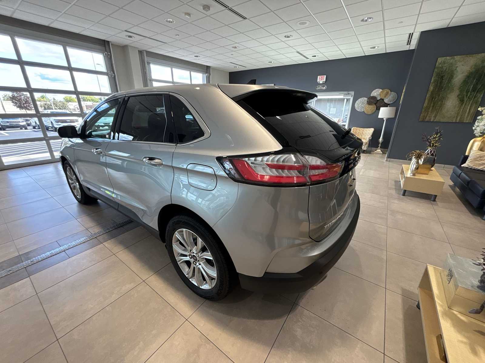 2024 Ford Edge Titanium photo 5