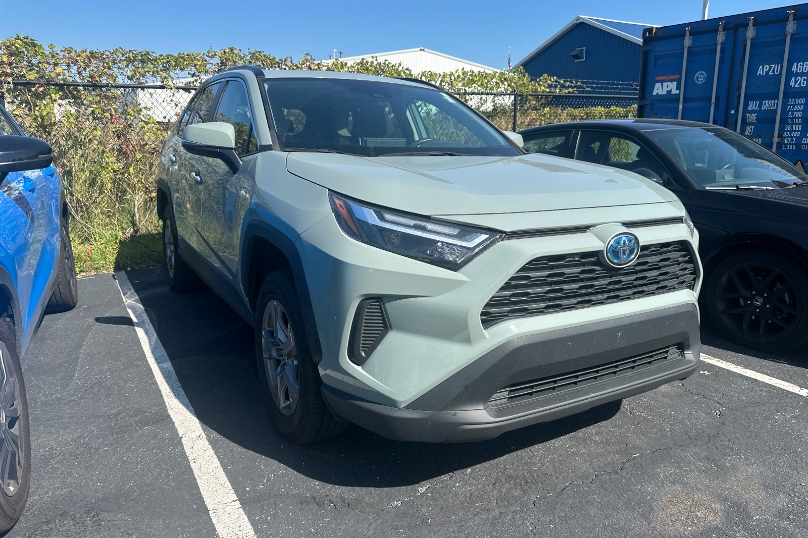 2022 Toyota RAV4 Hybrid XLE photo 6