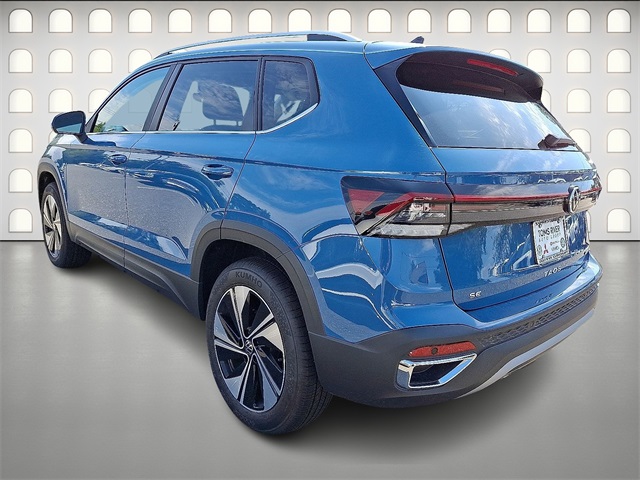 2025 Volkswagen Taos SE photo 2