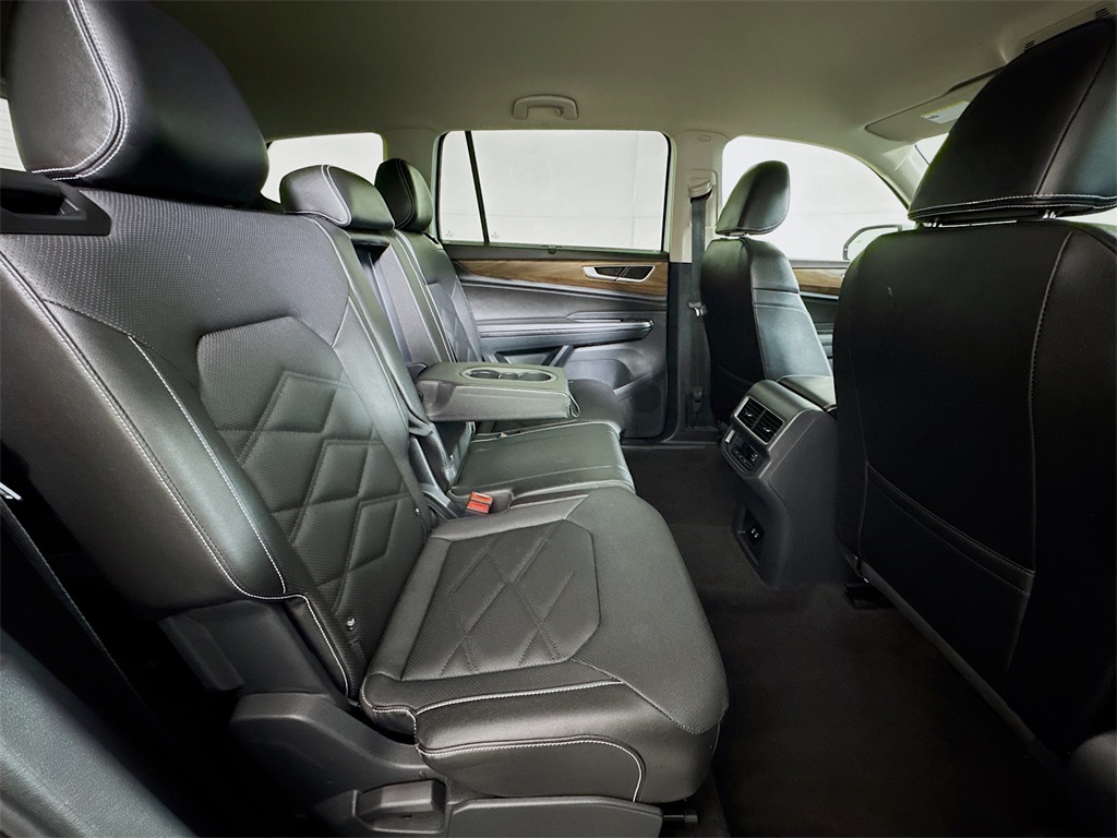 2025 Volkswagen Atlas SE Technology photo 16