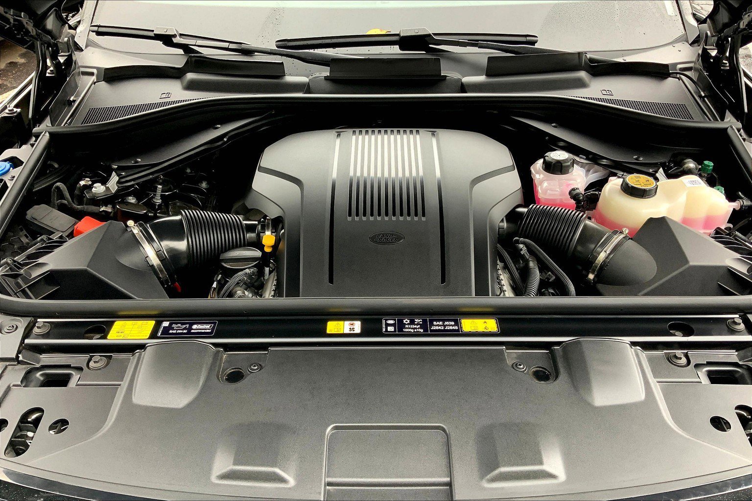 2025 Land Rover Range Rover SE photo 6