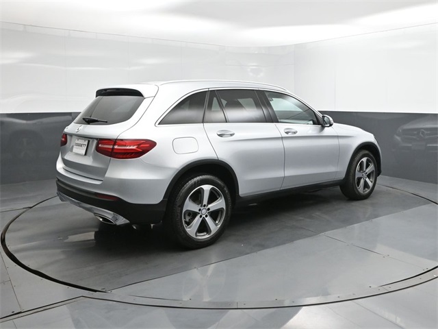 2017 Mercedes Benz GLC 300 photo 2