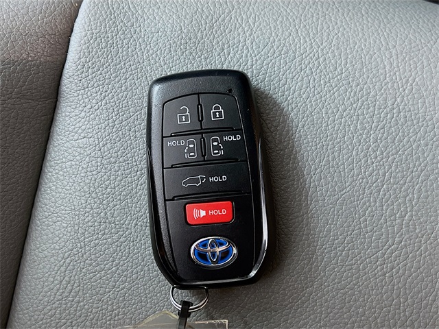 2024 Toyota Sienna XLE photo 10