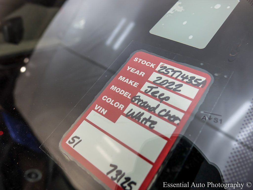 2022 JEEP GRAND CHEROKEE - Image 30