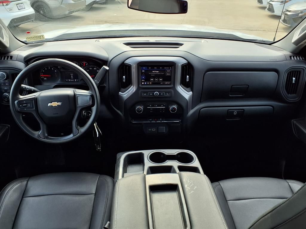 2021 Chevrolet Silverado 1500 photo 2