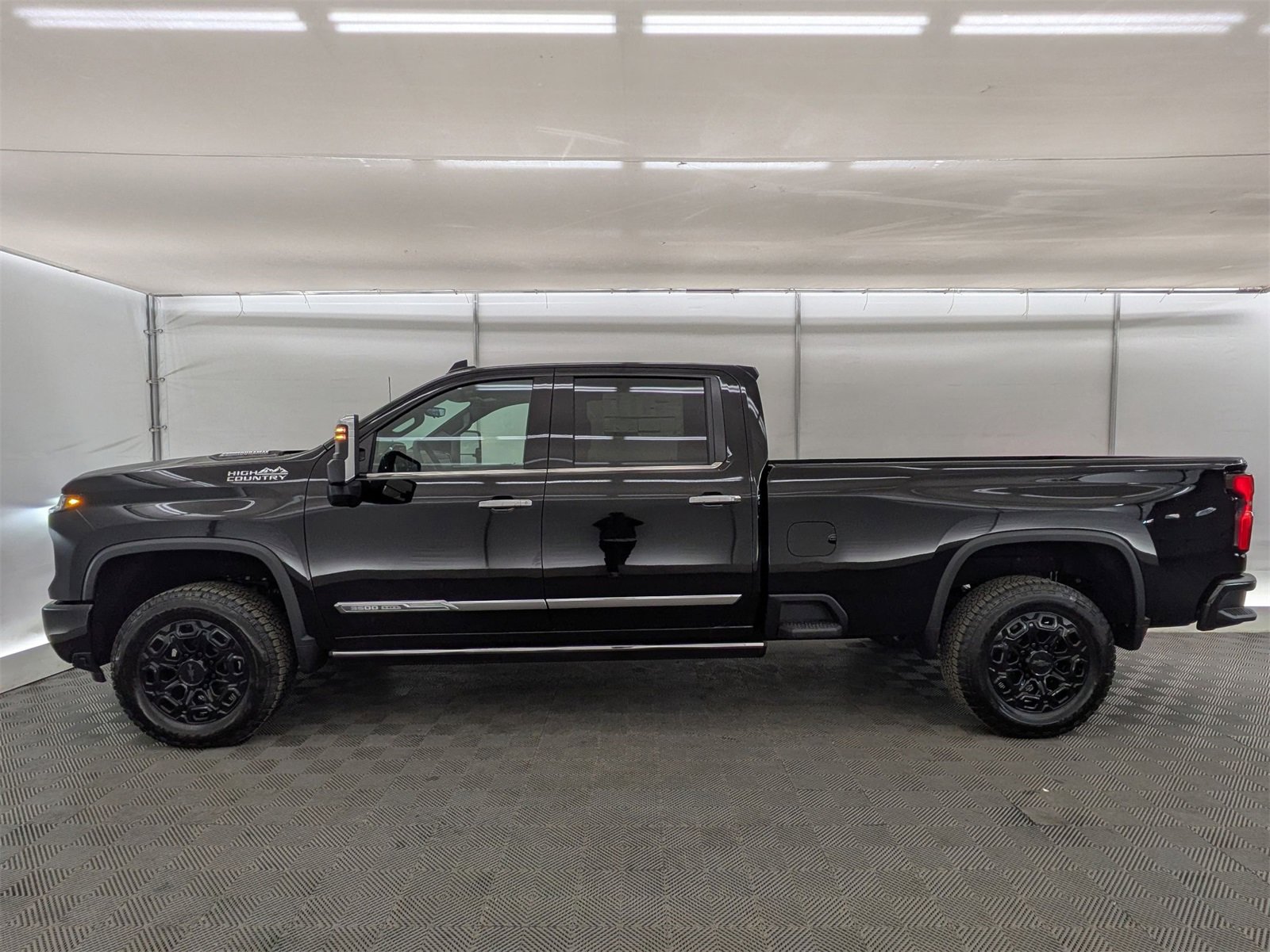 2025 Chevrolet Silverado 3500HD High Country photo 3