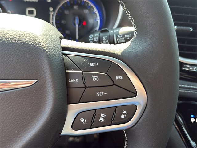 2026 Chrysler Pacifica photo 17