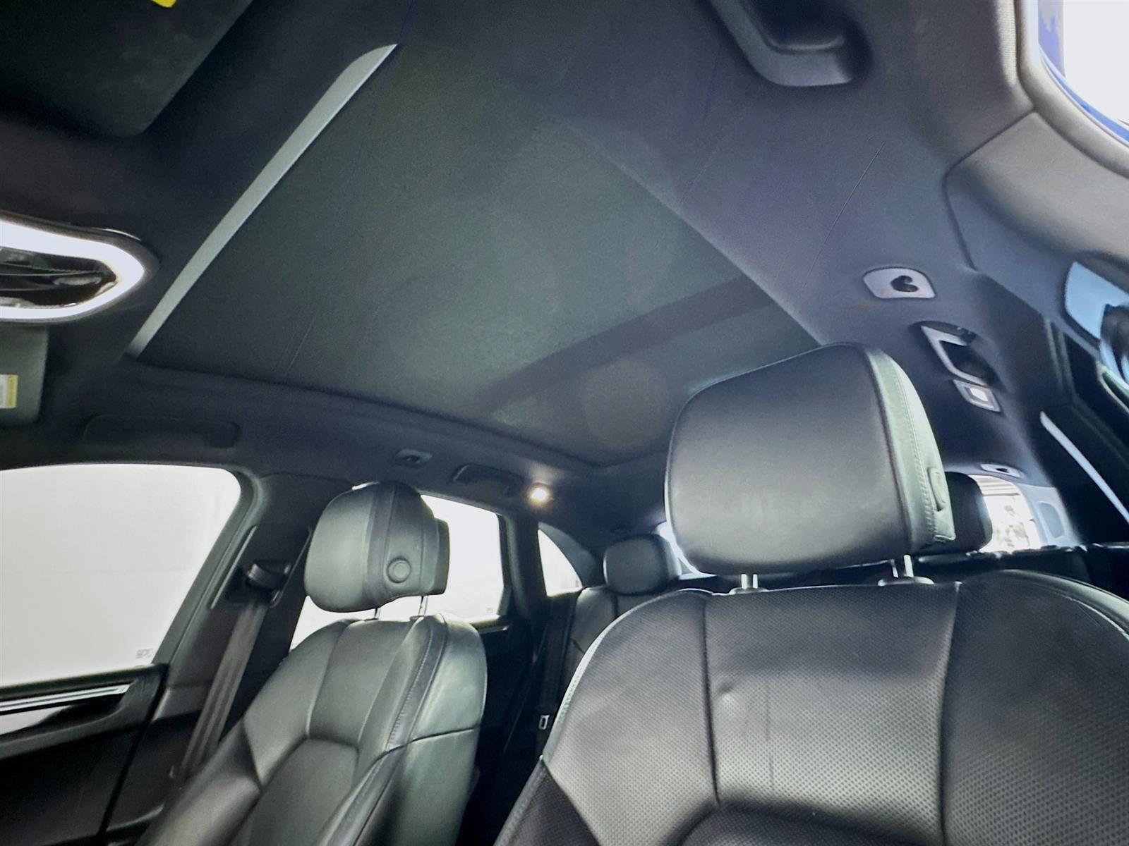 2018 Porsche Macan Base photo 14