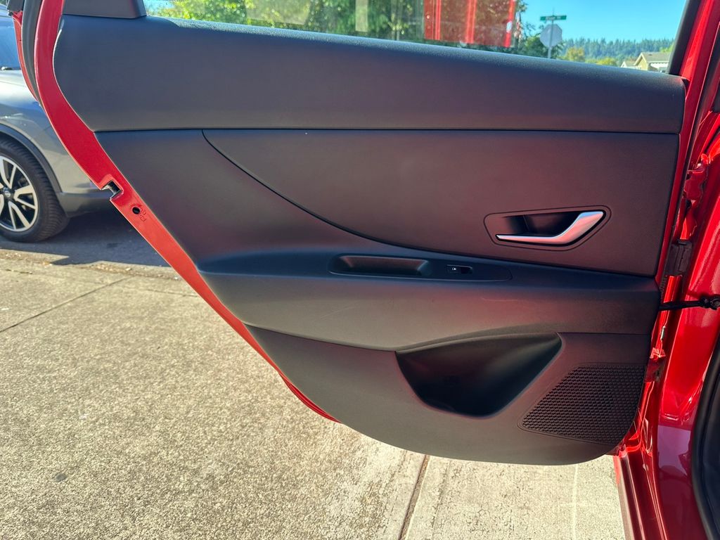 2023 Hyundai Elantra SEL photo 24