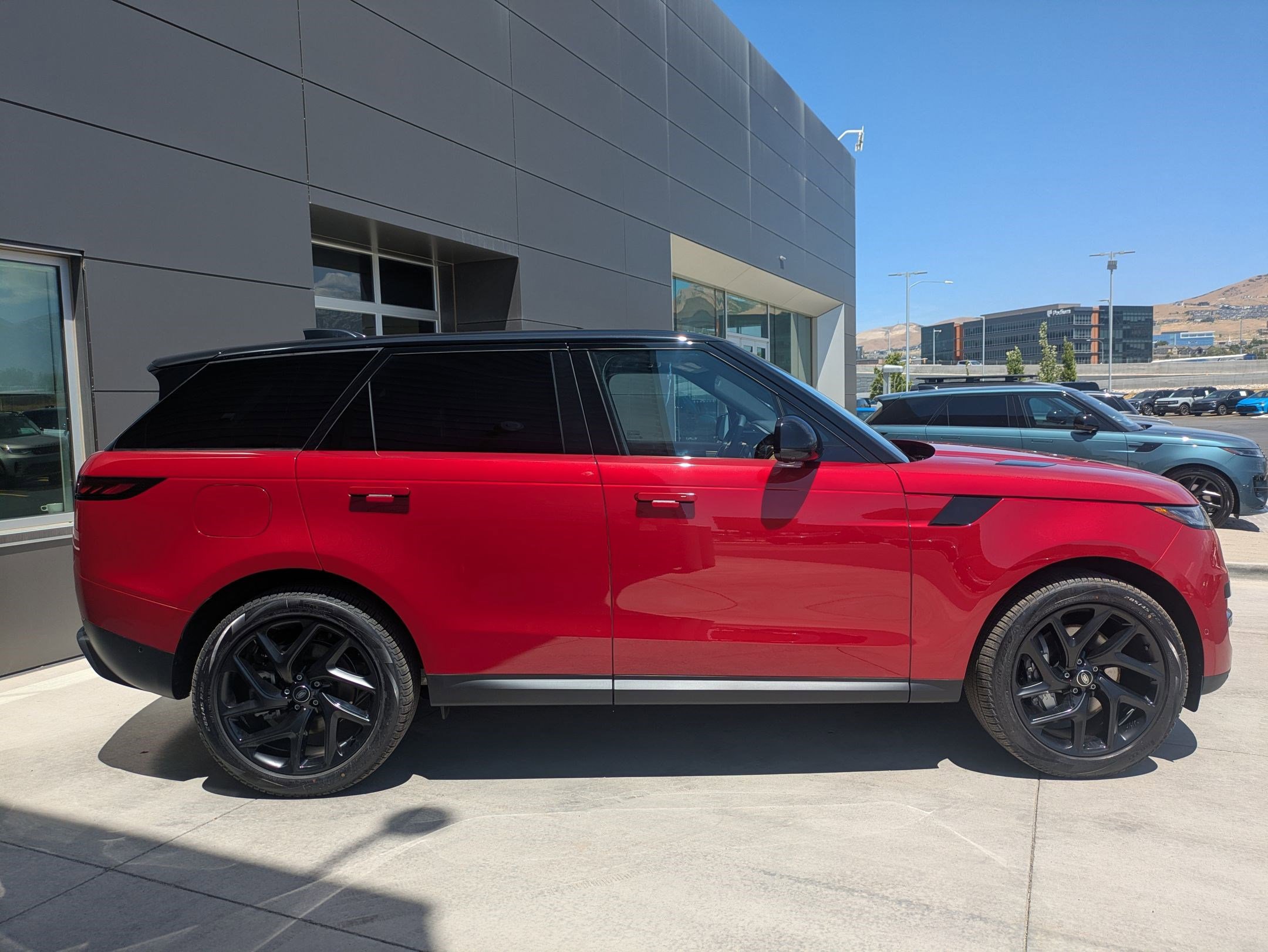 2025 Land Rover Range Rover Sport SE photo 4