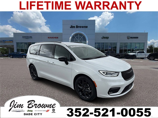 2026 Chrysler Pacifica Limited's photo