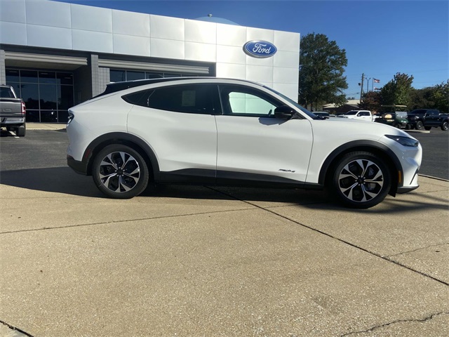 2025 Ford Mustang Mach-E Select photo 2