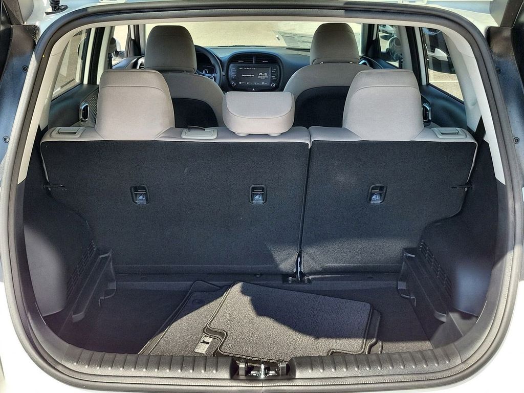 2025 Kia Soul LX S photo 10