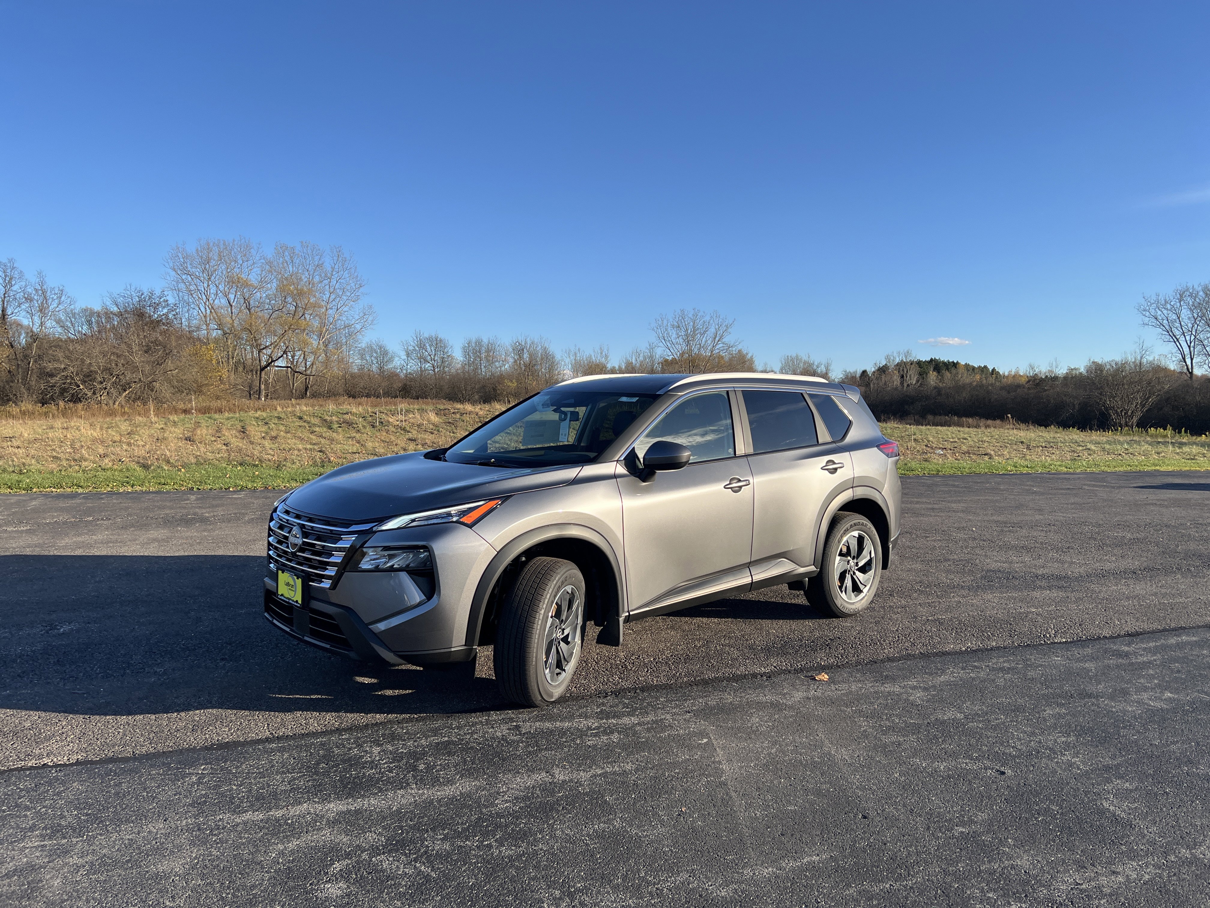 2026 Nissan Rogue SV's photo