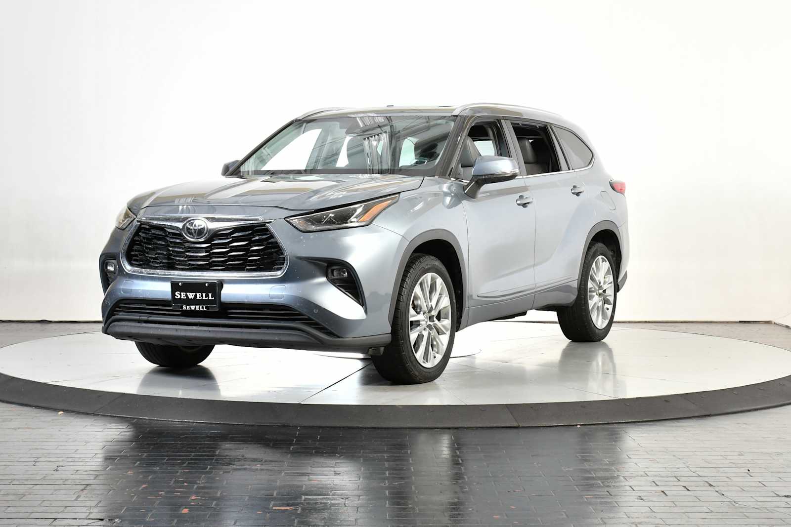 2021 Toyota Highlander Limited's photo