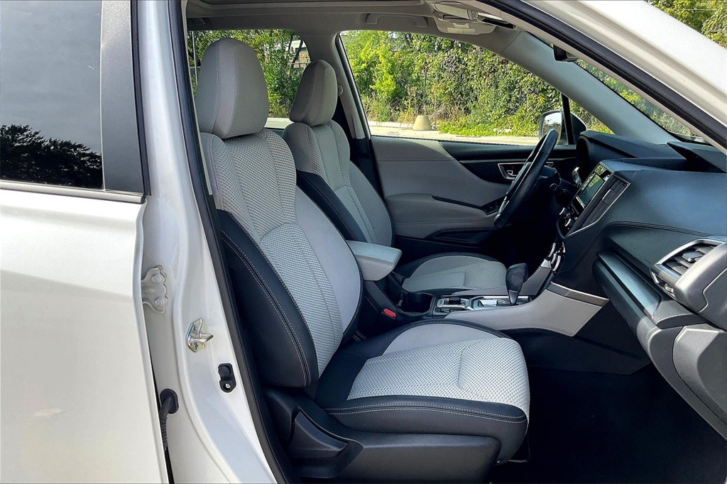 2022 Subaru Forester Premium photo 6