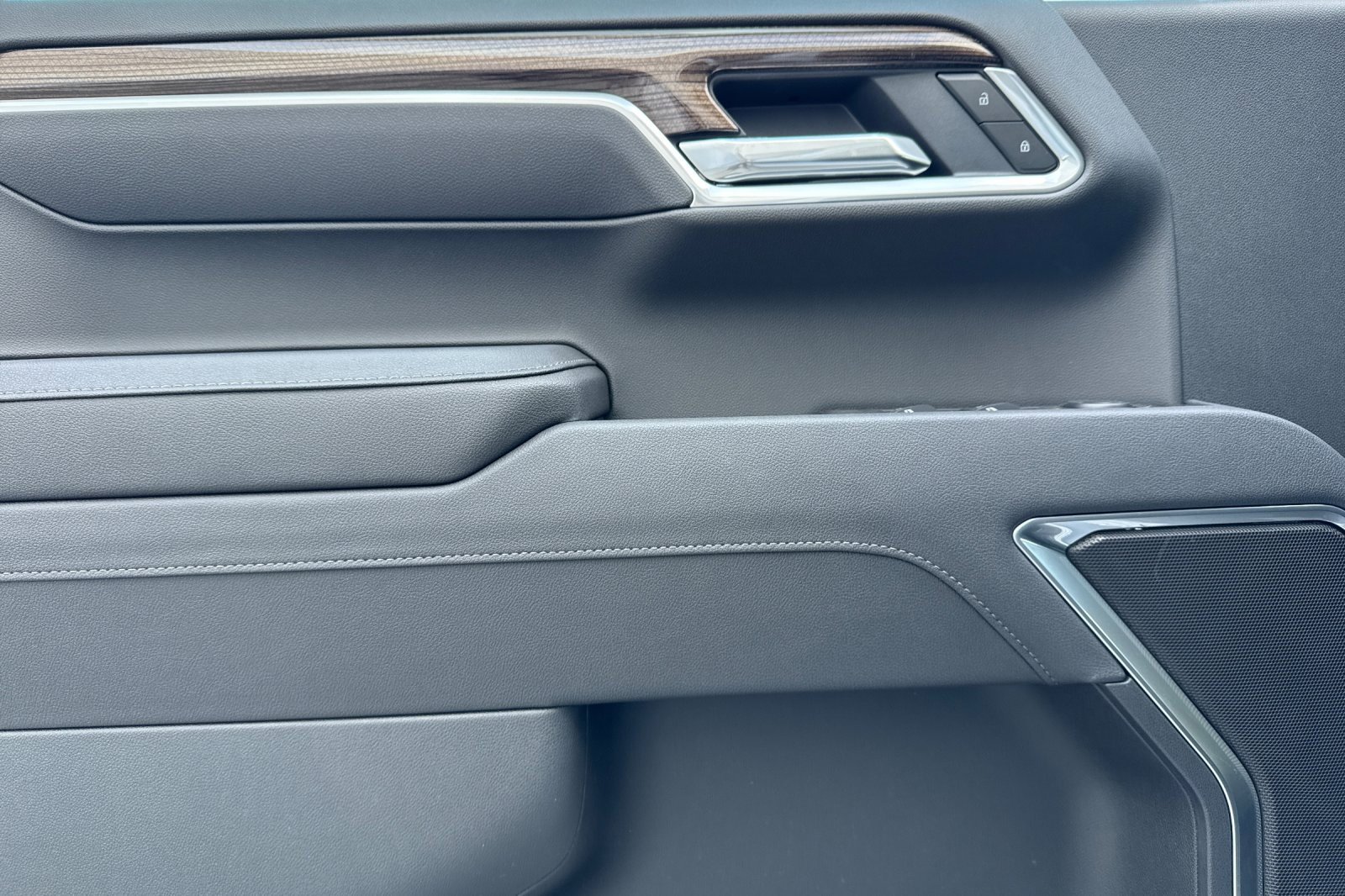 2025 Chevrolet Silverado 1500 LT photo 11