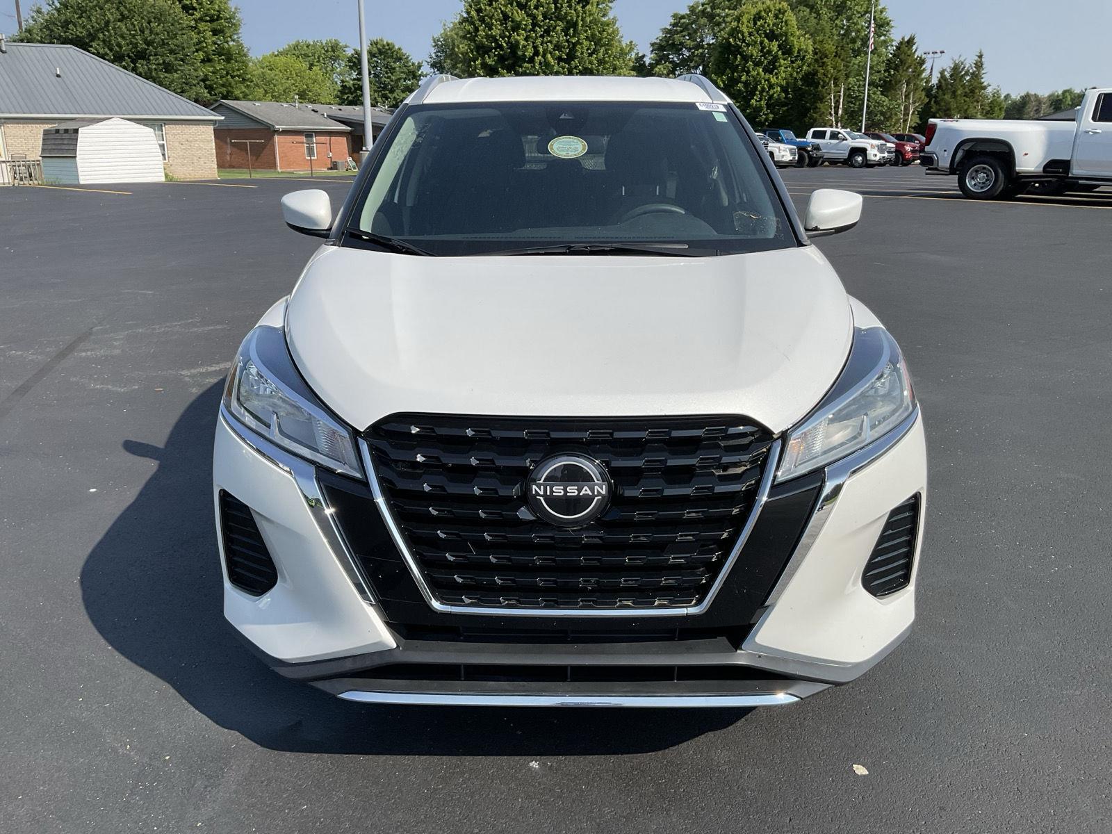2022 Nissan Kicks SV photo 2