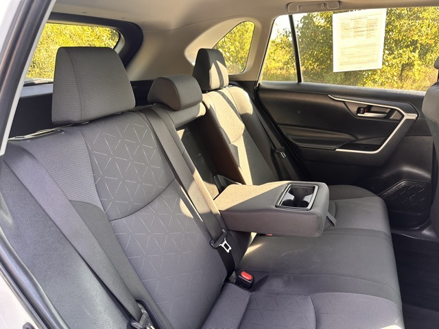 2024 Toyota RAV4 Hybrid XLE photo 19