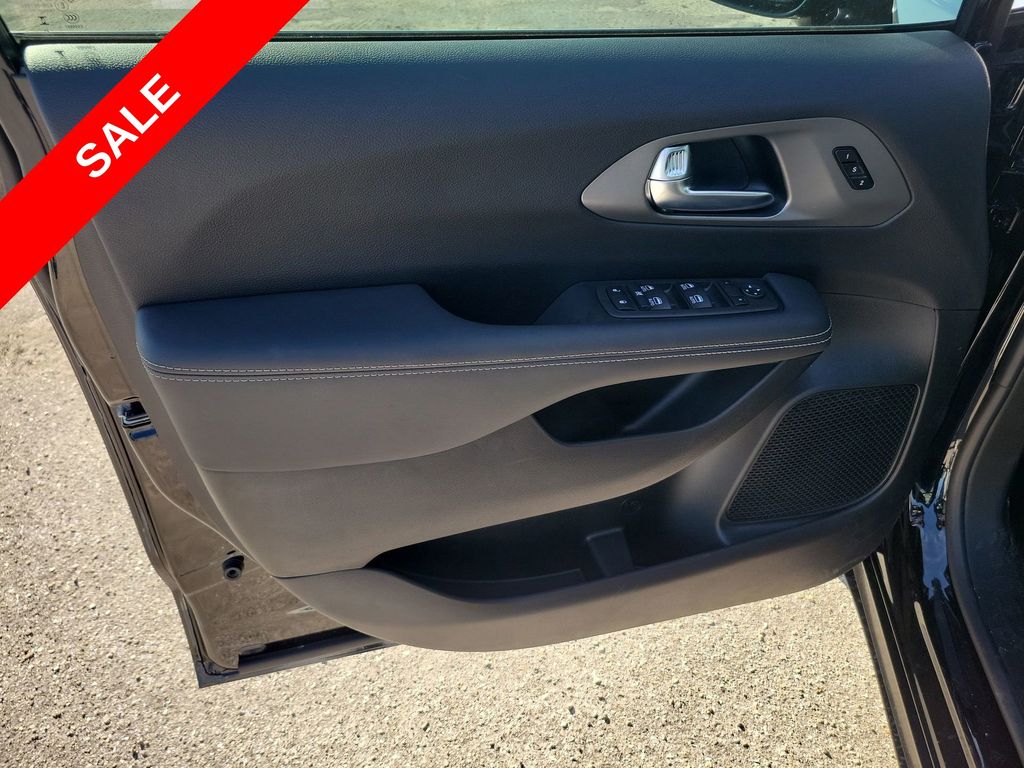 2025 Chrysler Pacifica photo 39