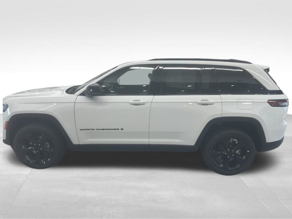 2025 Jeep Grand Cherokee Altitude X photo 3