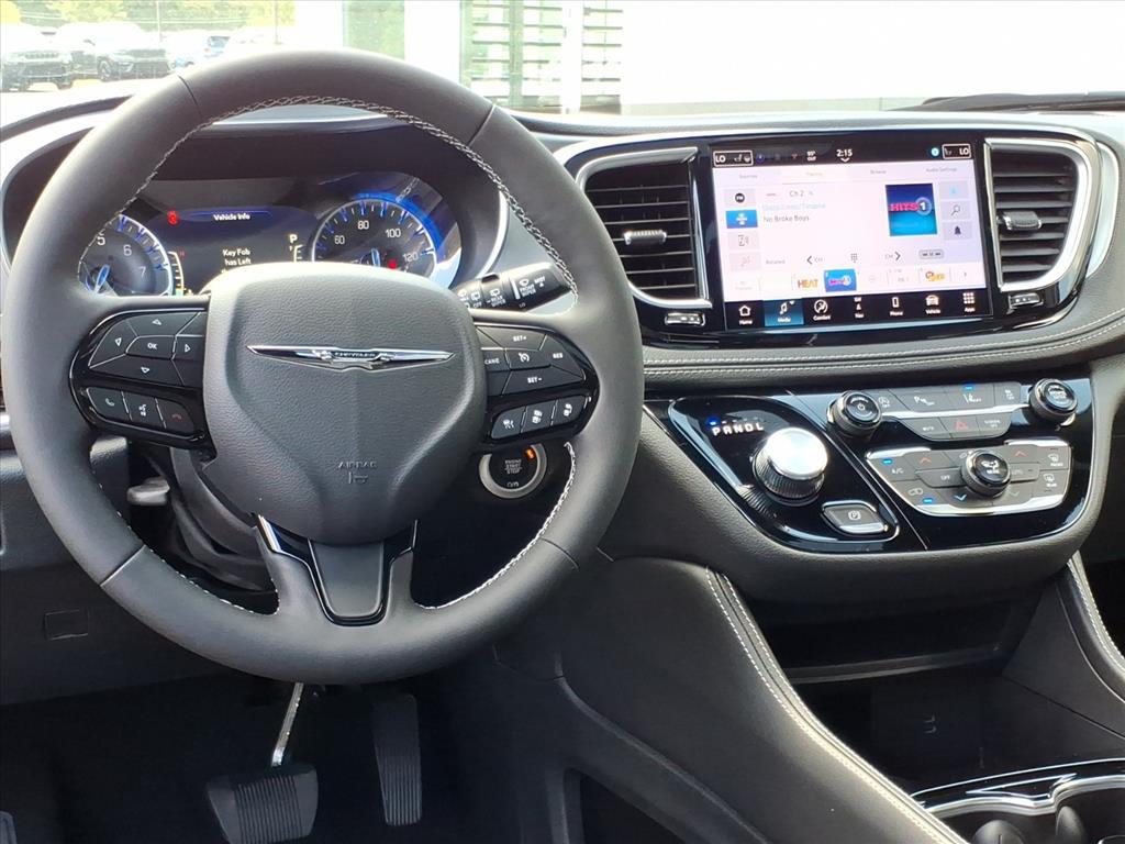 2026 Chrysler Pacifica Limited photo 8
