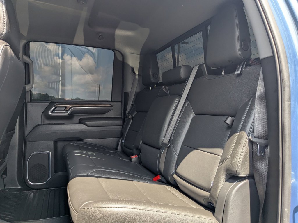 2025 Chevrolet Silverado 3500HD LT photo 17