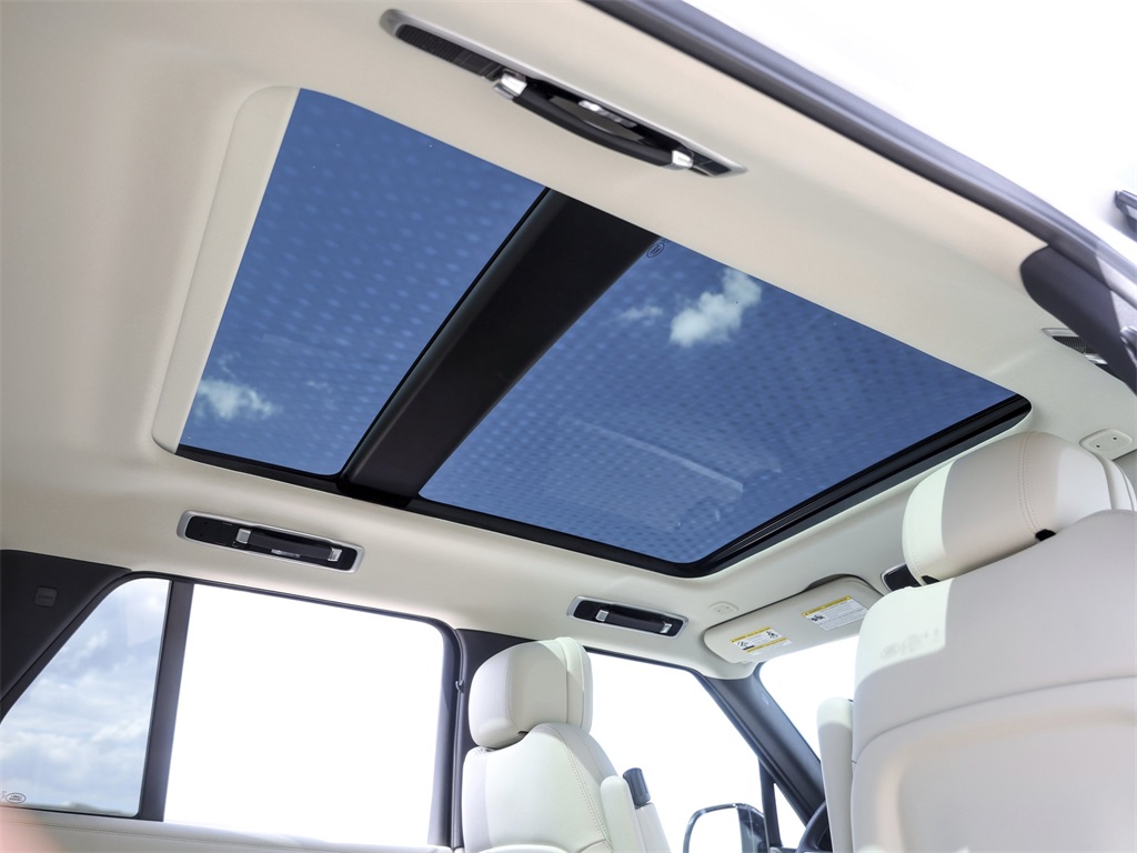 2025 Land Rover Range Rover SE photo 29