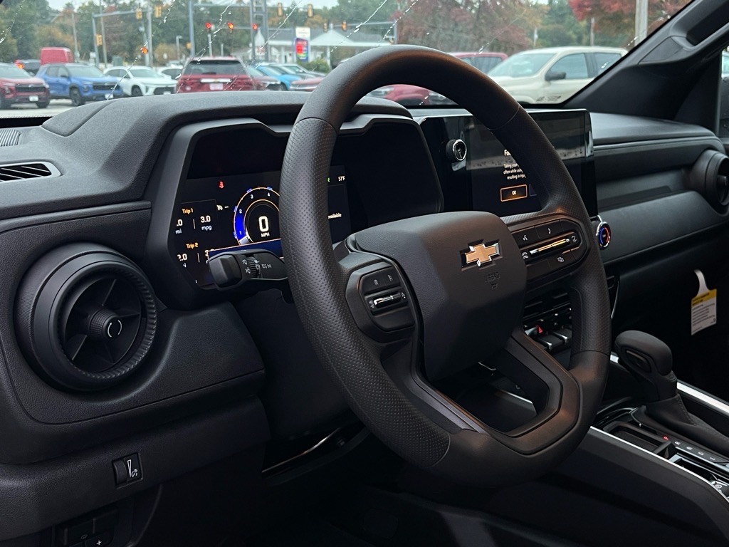 2024 Chevrolet Colorado photo 7