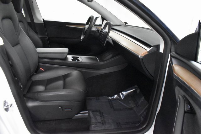 2024 Tesla Model Y Long Range photo 13