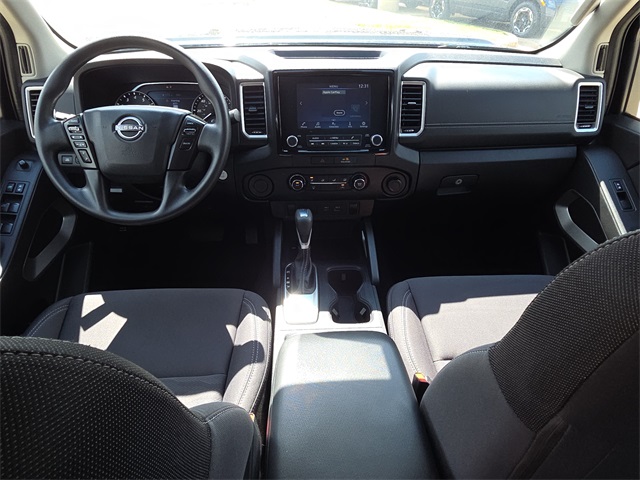 2022 Nissan Frontier SV Crew Cab photo 8