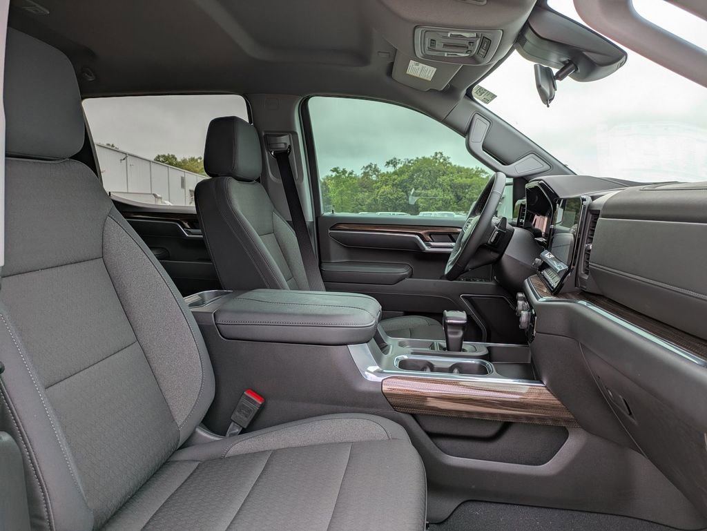 2025 Chevrolet Silverado 1500 LT photo 27