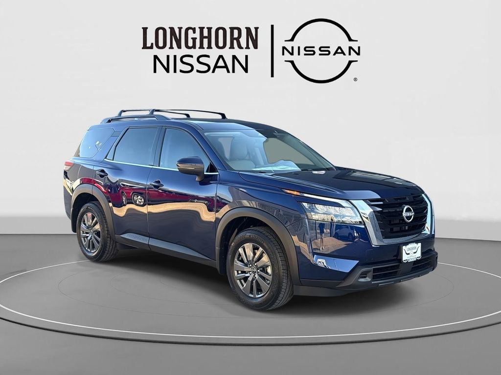 2025 Nissan Pathfinder SV's photo