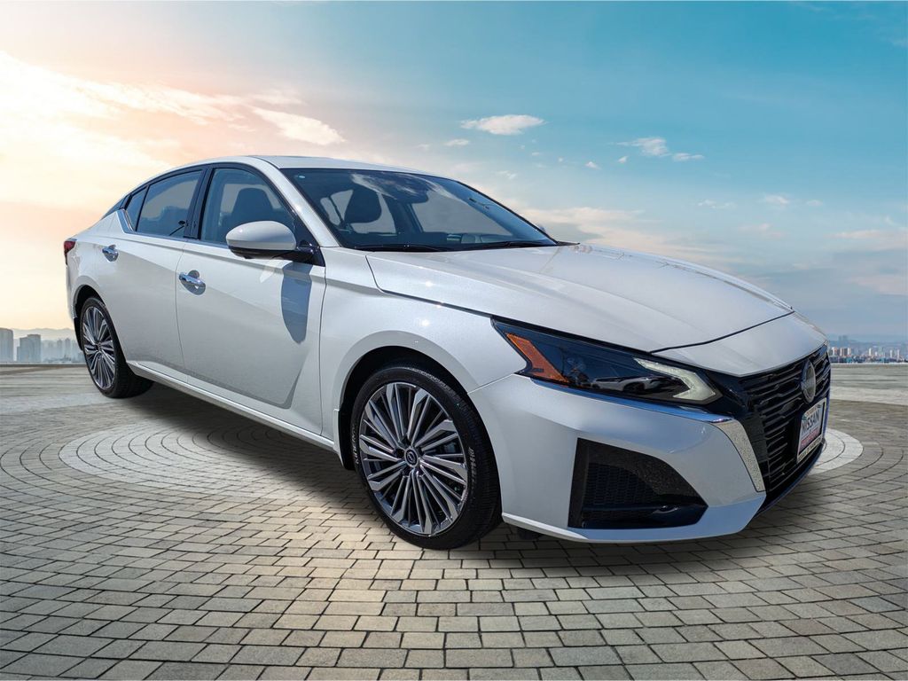 2025 Nissan Altima SL's photo