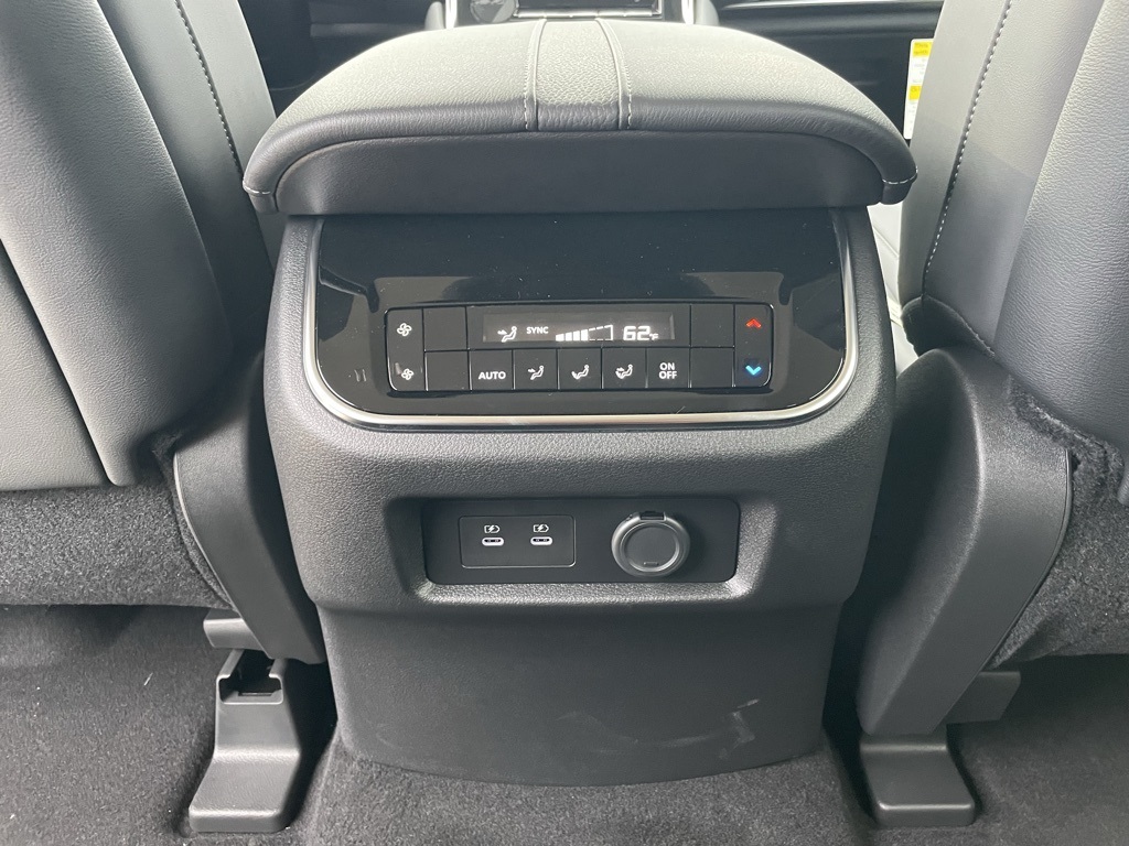 2025 Nissan Armada SV photo 18