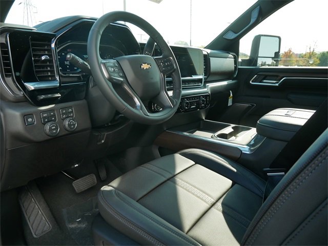 2025 Chevrolet Silverado 3500HD High Country photo 10