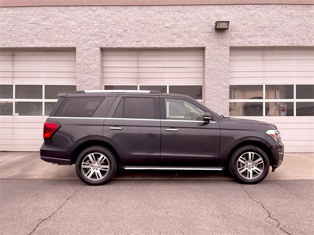 2023 Ford Expedition Limited's photo